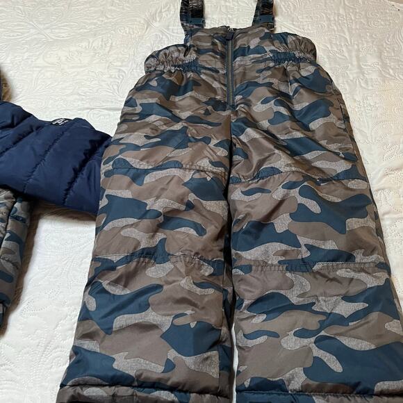 OshKosh B’Gosh Winter Parka Coat and Snowsuit Size 4T - Picture 7 of 8